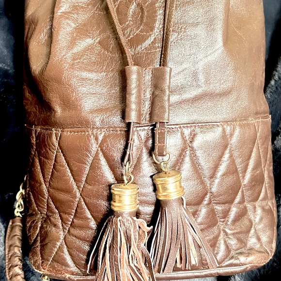 Stylish Brown and Gold Backpack with Drawstring Closure and Quilted Design - Picture 2 of 15